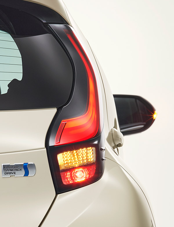 അതിഗംഭീരം; അക്വാ ഹൈബ്രിഡ് കോംപാക്‌ട് ഹാച്ച്ബാക്ക് പുറത്തിറക്കി ടൊയോട്ട