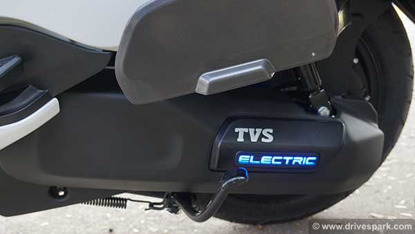 ഐക്യുബ് ഇലക്ട്രിക് സ്‌കൂട്ടറിനെ കൊച്ചിയില്‍ വില്‍പ്പനയ്‌ക്കെത്തിച്ച് ടിവിഎസ്; വില, ബുക്കിംഗ് വിവരങ്ങള്‍ ഇതാ