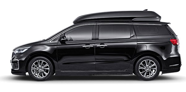 യാത്രകള്‍ക്ക് കൂട്ടായി കിയ കാര്‍ണിവല്‍; സന്തോഷം ആരാധകരുമായി പങ്കുവെച്ച് ഷൈന്‍ ടോം ചാക്കോ