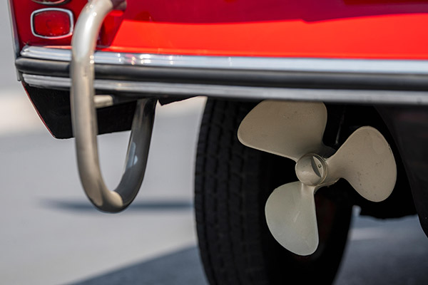 പറക്കും കാറുകൾ കോളിളക്കം സൃഷ്ടിക്കുന്ന യുഗത്തിൽ കൗതുകമായി ആംഫിക്കാർ 770