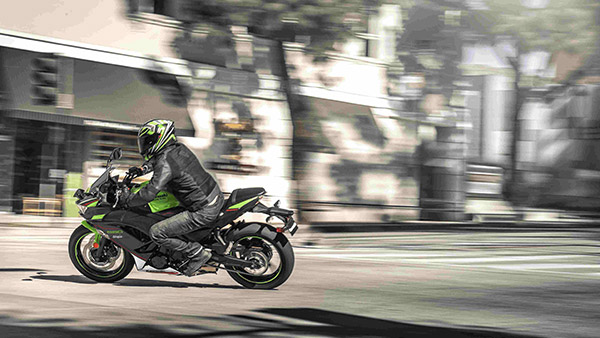 2022 നിഞ്ച 650 അവതരിപ്പിച്ച് കവസാക്കി; വില 6.61 ലക്ഷം രൂപ