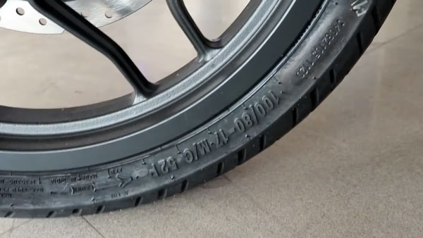 പുതിയ കളര്‍ ഓപ്ഷനില്‍ Pulsar RS200-നെ തിരിച്ചെത്തിച്ച് Bajaj; ഫസ്റ്റ്‌ലുക്ക് വോക്ക്എറൗണ്ട് വീഡിയോ ഇതാ