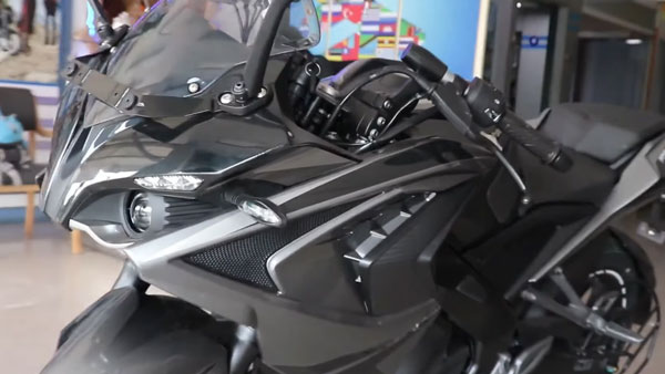 പുതിയ കളര്‍ ഓപ്ഷനില്‍ Pulsar RS200-നെ തിരിച്ചെത്തിച്ച് Bajaj; ഫസ്റ്റ്‌ലുക്ക് വോക്ക്എറൗണ്ട് വീഡിയോ ഇതാ