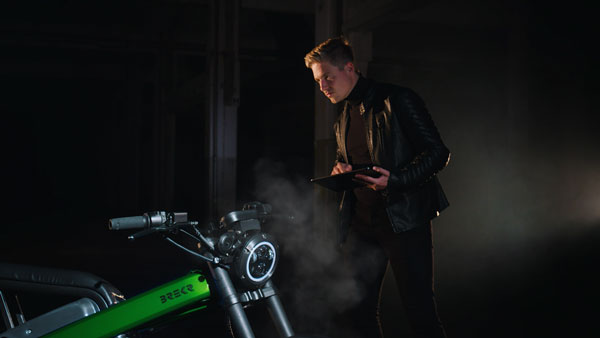 160 കിലോമീറ്റര്‍ ശ്രേണിയും തട്ടുപൊളിപ്പന്‍ ലുക്കും; ഇലക്ട്രിക് മോട്ടോര്‍സൈക്കിള്‍ അവതരിപ്പിച്ച് ബ്രേക്കര്‍