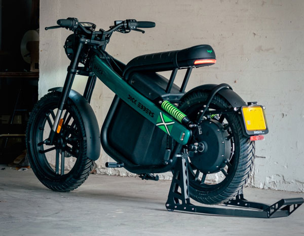 160 കിലോമീറ്റര്‍ ശ്രേണിയും തട്ടുപൊളിപ്പന്‍ ലുക്കും; ഇലക്ട്രിക് മോട്ടോര്‍സൈക്കിള്‍ അവതരിപ്പിച്ച് ബ്രേക്കര്‍