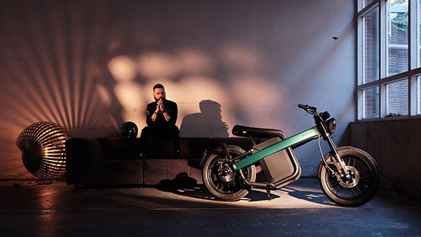 160 കിലോമീറ്റര്‍ ശ്രേണിയും തട്ടുപൊളിപ്പന്‍ ലുക്കും; ഇലക്ട്രിക് മോട്ടോര്‍സൈക്കിള്‍ അവതരിപ്പിച്ച് ബ്രേക്കര്‍