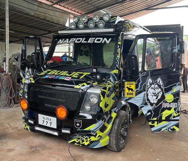 #സേവ് ഇ ബുൾ ജെറ്റ്! ആത്മഹത്യ ഭീഷണികളും കലാപ ആഹ്വാനങ്ങളുമായി സോഷ്യൽ മീഡിയയിൽ കോളിളക്കം സൃഷ്ടിച്ച് MVD -യുടെ നിയമനടപടി