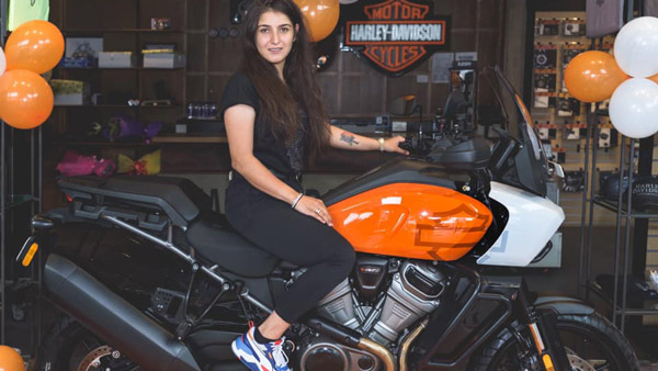 പാൻ അമേരിക്ക 1250 അഡ്വഞ്ചർ ടൂററിന്റെ ഡെലിവറി ആരംഭിച്ച് ഹാർലി; ഇന്ത്യയിലെ ആദ്യ ഉടമ ഒരു വനിത