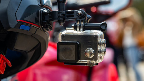 ബ്ലൂടൂത്ത് ചട്ടങ്ങൾക്ക് പിന്നിലെ കേരള MVD അവതരിപ്പിക്കുന്ന പുത്തൻ നിയമം; ഹെൽമെറ്റ് മൗണ്ട് ക്യാമറയുണ്ടേൽ ലൈസൻസ് റദ്ദാക്കും