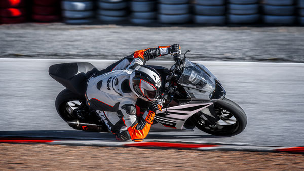 വിപണി കളറാക്കാനൊരുങ്ങി ടൂ-വീലർ നിർമ്മാതാക്കൾ; ദീപാവലി സീസണിന് മുമ്പായി പുറത്തിറങ്ങാനൊരുങ്ങുന്ന മോഡലുകൾ