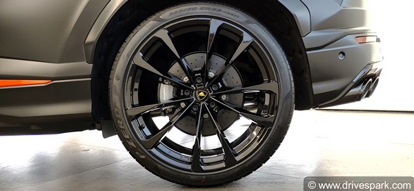 ഉറൂസ് എസ്‌യുവിയുടെ ഗ്രാഫൈറ്റ് കാപ്സ്യൂൾ എഡിഷൻ ഇന്ത്യയിൽ അവതരിപ്പിച്ച് ലംബോർഗിനി