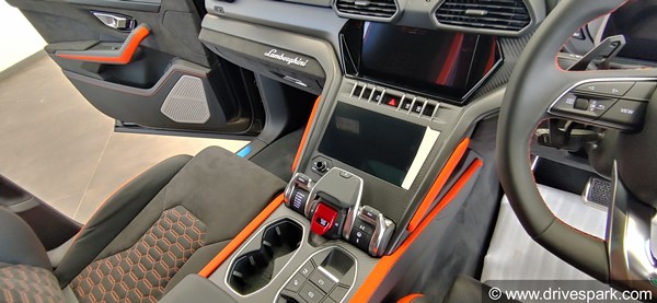 ഉറൂസ് എസ്‌യുവിയുടെ ഗ്രാഫൈറ്റ് കാപ്സ്യൂൾ എഡിഷൻ ഇന്ത്യയിൽ അവതരിപ്പിച്ച് ലംബോർഗിനി