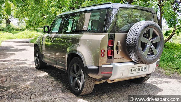 പുത്തൻ യാത്രകൾക്കായി ഡിഫെൻഡർ ഓഫ്റോഡ് ബീസ്റ്റിനെ സ്വന്തമാക്കി നടൻ ജോജു ജോർജ്