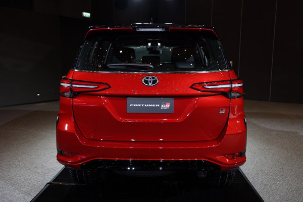 GR സ്പോർട്ടി വേരിയന്റിൽ അണിഞ്ഞൊരുങ്ങി Toyota Fortuner ലെജൻഡർ