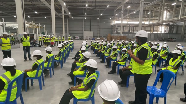 ഓല ഇലക്ടിക് ഫാക്ടറിയുടെ നിയന്ത്രണം വനിതാ ജീവനക്കാര്‍ക്ക്; തീരുമാനത്തിന് കൈയ്യടിച്ച് രാജ്യം