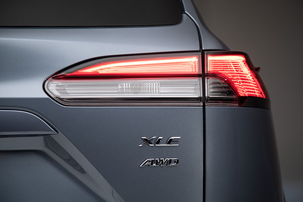 ഓൾ-വീൽ ഡ്രൈവ് ഓപ്ഷനുമായി 2022 Corolla Cross അവതരിപ്പിച്ച് Toyota