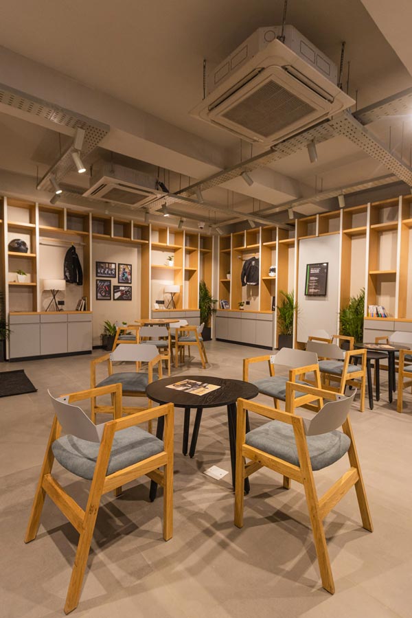 കോയമ്പത്തൂരില്‍ ഏറ്റവും വലിയ ഷോറൂം തുറന്ന് Ather; വില വിവരങ്ങള്‍ അറിയാം 