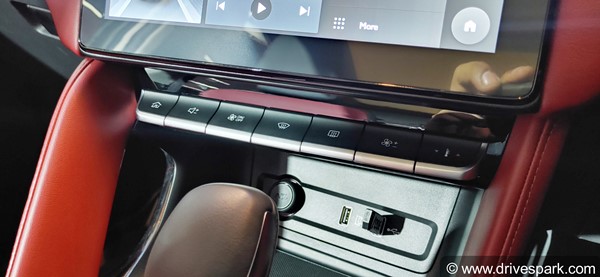 പവർ വിന്റോകൾ മുതൽ ഗ്ലൗ ബോക്സ് വരെ; ഇന്ത്യയിൽ ഏറ്റവും കൂടുതൽ ഉപയോഗിക്കുന്ന കാർ ഫീച്ചറുകൾ