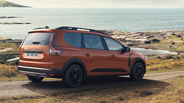 'Jogger' പുത്തൻ 7-സീറ്റർ എംപിവി മോഡലുമായി Renault; കരുത്തിന് ഹൈബ്രിഡ് എഞ്ചിനും