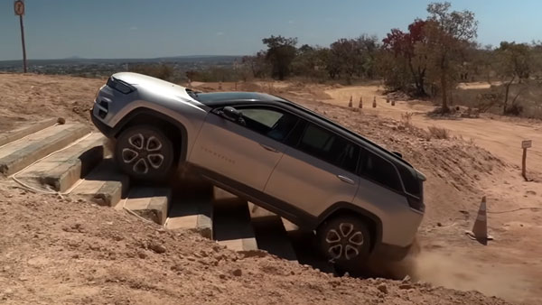 ഓഫ് റോഡിംഗിലും മല്ലൻ; കഴിവുകൾ തെളിയിച്ച് പുത്തൻ ജീപ്പ് കമാൻഡർ 