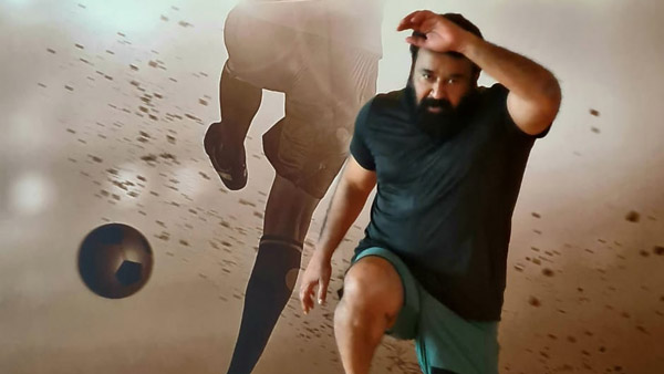 2255 അല്ല ലാലേട്ടന്റെ ആദ്യ കാറിന്റെ നമ്പർ 4455; കാറിനൊപ്പം താരം പങ്കുവെച്ച ചിത്രം വൈറലാവുന്നു