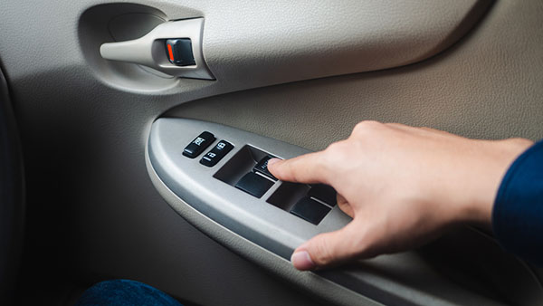 പവർ വിന്റോകൾ മുതൽ ഗ്ലൗ ബോക്സ് വരെ; ഇന്ത്യയിൽ ഏറ്റവും കൂടുതൽ ഉപയോഗിക്കുന്ന കാർ ഫീച്ചറുകൾ