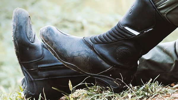 TCX പങ്കാളിത്തത്തില്‍ പുരുഷന്മാര്‍ക്കും സ്ത്രീകള്‍ക്കും റൈഡിംഗ് ബൂട്ട് പുറത്തിറക്കി Royal Enfield