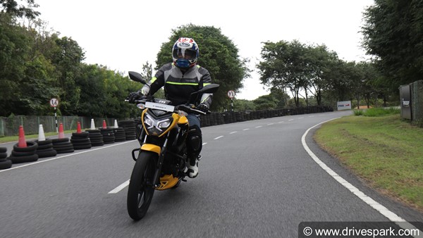 125 സിസിയില്‍ മറ്റ് മോഡലുകളുടെ അന്തകനാകാന്‍ TVS Raider; റിവ്യൂ വിശേഷങ്ങള്‍