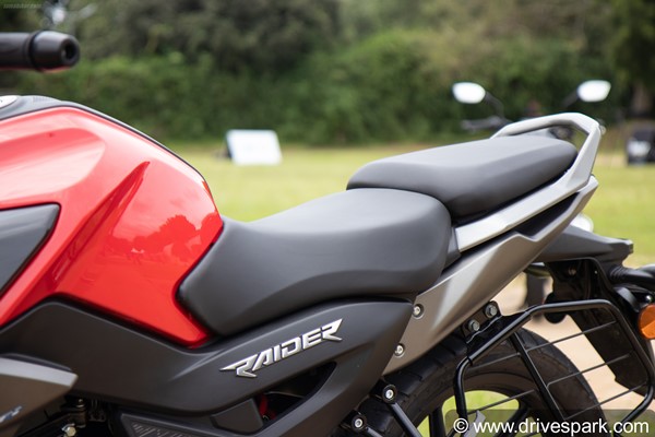 125 സിസിയില്‍ മറ്റ് മോഡലുകളുടെ അന്തകനാകാന്‍ TVS Raider; റിവ്യൂ വിശേഷങ്ങള്‍