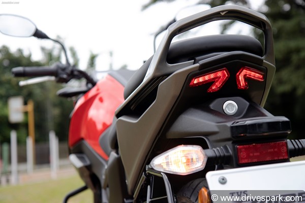 125 സിസിയില്‍ മറ്റ് മോഡലുകളുടെ അന്തകനാകാന്‍ TVS Raider; റിവ്യൂ വിശേഷങ്ങള്‍