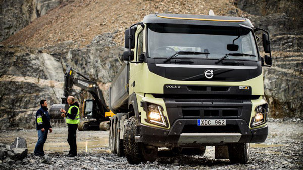 106 വീലുള്ള ട്രെയിലറിൽ കേരളത്തിലെ ഗ്രാമങ്ങൾ ചുറ്റി പോർട്ട് മ്യൂസിയത്തിന്റെ ഭാഗമാവാനൊരുങ്ങി നേവൽ ഷിപ്പ്