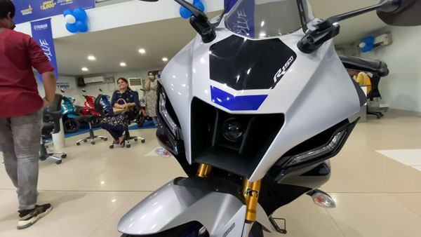 Yamaha R15 V4, R15M ആദ്യ ബാച്ച് ഡെലിവറി ആരംഭിച്ചു; വോക്ക്എറൗണ്ട് വീഡിയോ ഇതാ