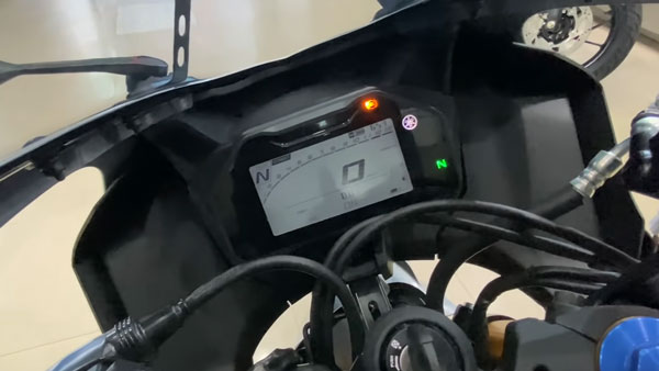 Yamaha R15 V4, R15M ആദ്യ ബാച്ച് ഡെലിവറി ആരംഭിച്ചു; വോക്ക്എറൗണ്ട് വീഡിയോ ഇതാ