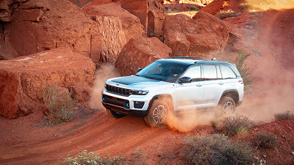 2022 Grand Cherokee അഞ്ച് സീറ്റർ എസ്‌യുവി അവതരിപ്പിച്ച് Jeep; ഇന്ത്യൻ വിപണിയിലേക്ക് ഉടൻ