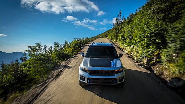 2022 Grand Cherokee അഞ്ച് സീറ്റർ എസ്‌യുവി അവതരിപ്പിച്ച് Jeep; ഇന്ത്യൻ വിപണിയിലേക്ക് ഉടൻ
