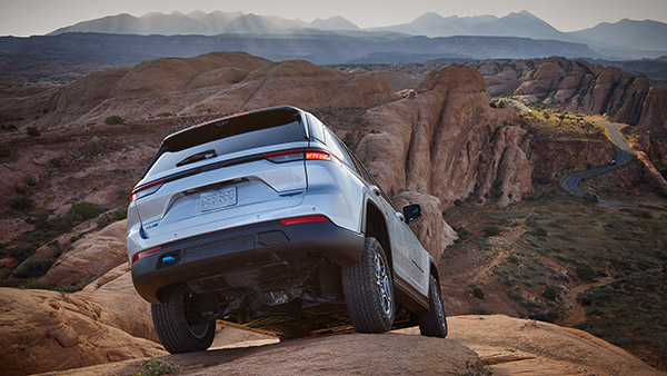 2022 Grand Cherokee അഞ്ച് സീറ്റർ എസ്‌യുവി അവതരിപ്പിച്ച് Jeep; ഇന്ത്യൻ വിപണിയിലേക്ക് ഉടൻ