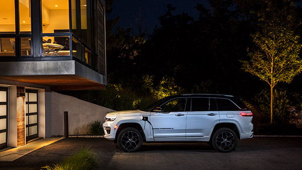2022 Grand Cherokee അഞ്ച് സീറ്റർ എസ്‌യുവി അവതരിപ്പിച്ച് Jeep; ഇന്ത്യൻ വിപണിയിലേക്ക് ഉടൻ