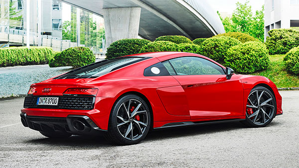 കരുത്തിനൊപ്പം കൂടുതൽ സ്പോർട്ടി ലുക്ക്സും; R8 V10 അവതരിപ്പിച്ച് ഔഡി