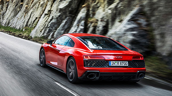 കരുത്തിനൊപ്പം കൂടുതൽ സ്പോർട്ടി ലുക്ക്സും; R8 V10 അവതരിപ്പിച്ച് ഔഡി