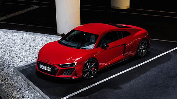 കരുത്തിനൊപ്പം കൂടുതൽ സ്പോർട്ടി ലുക്ക്സും; R8 V10 അവതരിപ്പിച്ച് ഔഡി