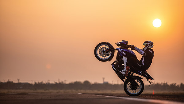 Apache RTR 200 4V Vs Pulsar NS200; 200 സിസി വിഭാഗത്തിൽ കേമനാരായിരിക്കും?