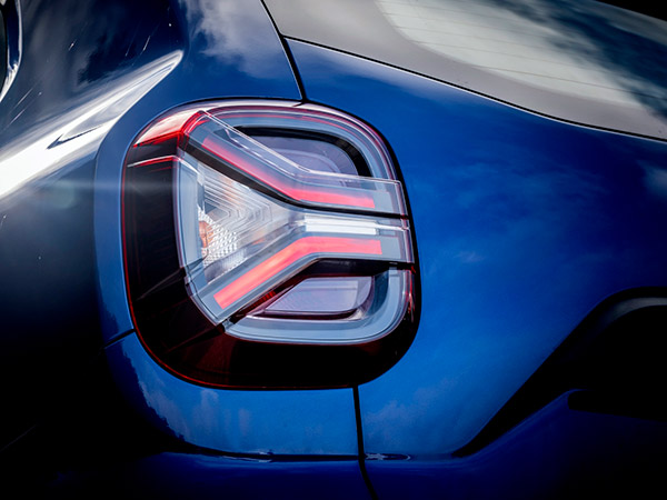 വമ്പൻ കാർഗോ സ്പെയ്സുമായി Duster -ന്റെ കൊമേർഷ്യൽ പതിപ്പ് അവതരിപ്പിച്ച് Dacia