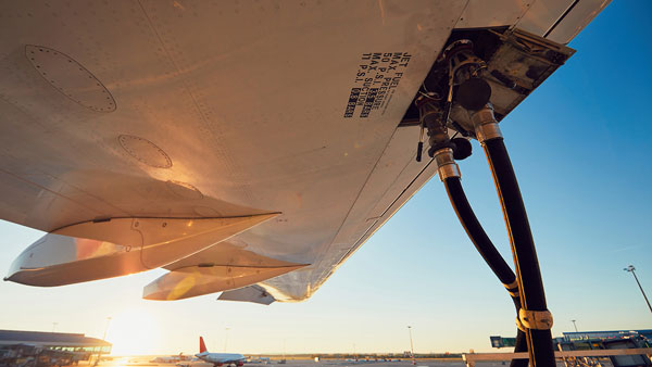 പെട്രോൾ ഡീസൽ എന്നിവയേക്കാൾ വലിക്കുറവിൽ ജെറ്റ് ഫ്യുവൽ; എന്താണ് ഇതിന്റെ ഗുട്ടൻസ്?