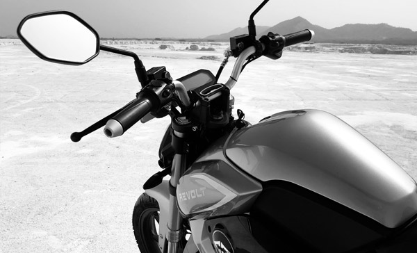 RV 400 ഇലക്‌ട്രിക് മോട്ടോർസൈക്കിളിനായുള്ള ബുക്കിംഗ് പുനരാരംഭിച്ച് Revolt; കൂട്ടിന് പുത്തൻ കളർ ഓപ്ഷനും