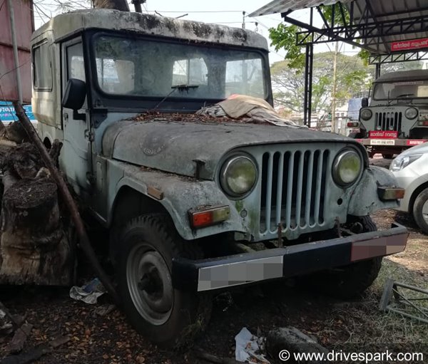 പഴയ വണ്ടികൾക്കിട്ട് എട്ടിന്റെ പണി; റീ-രജിസ്ട്രേഷനായി ഇനി എട്ടിരട്ടി ചെലവാകും