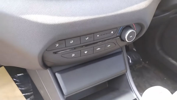 Tata Punch മൈക്രോ എസ്‌യുവിയുടെ ബേസ് പ്യുവർ മോഡലിനെ അടുത്തറിയാം; വീഡിയോ