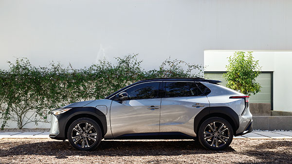 ഇലക്ട്രിക് എസ്യുവിയെ വെളിപ്പെടുത്തി Toyota; bZ4x-നെ പരിചയപ്പെടാം ഇലക്ട്രിക് എസ്യുവിയെ വെളിപ്പെടുത്തി Toyota; bZ4x-നെ പരിചയപ്പെടാം