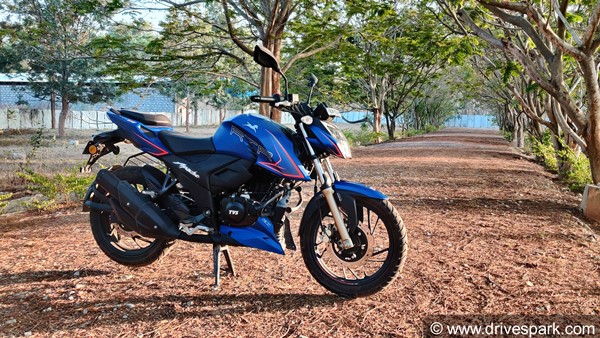 ഡബിള്‍ ബാരല്‍ എക്സ്ഹോസ്റ്റുള്ള ഇന്ത്യയിലെ ഏതാനും മോട്ടോര്‍സൈക്കിളുകള്‍