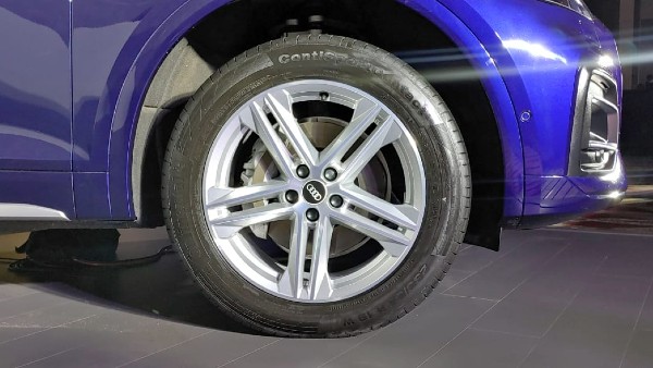 2021 Q5 ഫെയ്‌സ്‌ലിഫ്റ്റിനെ അവതരിപ്പിച്ച് Audi; വില 58.93 ലക്ഷം രൂപ