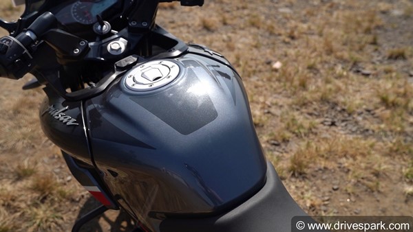 പള്‍സര്‍ ശ്രേണിയിലെ പുതുമുറക്കാരന്‍; Bajaj Pulsar F250 റിവ്യൂ വിശേഷങ്ങള്‍ ഇങ്ങനെ